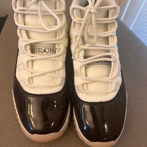 Jordan 11 Retro Women 7.5 Neapolitan